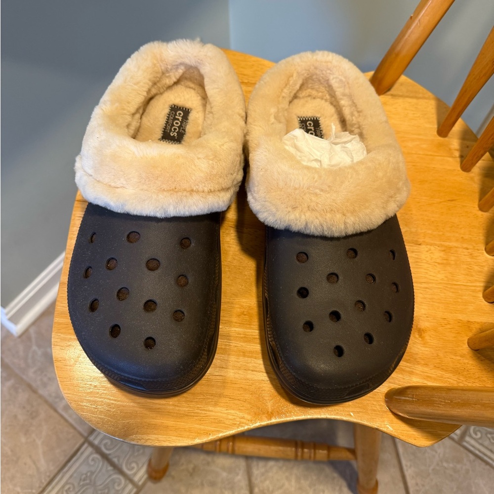 Men’s CROCS Size 12 Brown Clogs with Cream Fuzzy Lining Like New Condition